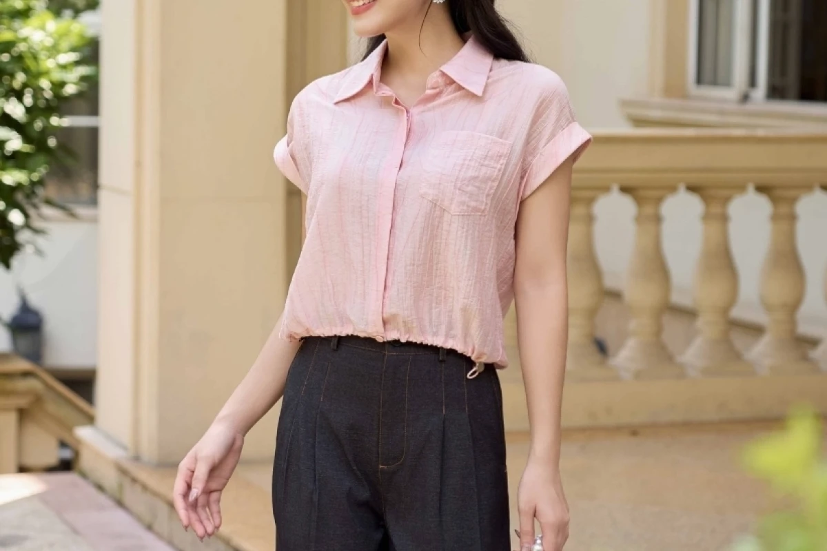 Áo sơ mi croptop: Bí quyết phối đồ dạo phố sành điệu