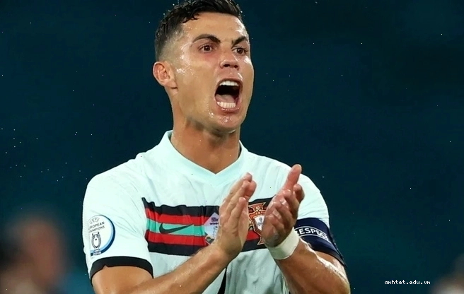 Ali Daei kỷ lục ghi bàn