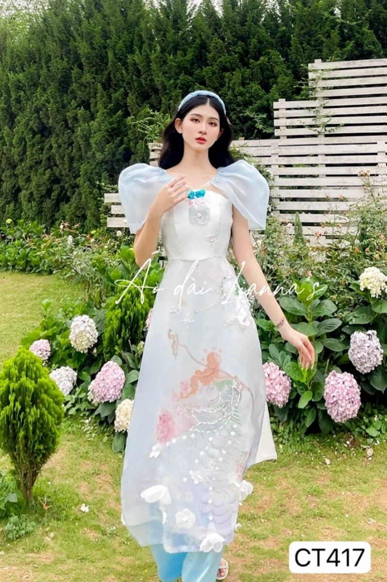 Áo dài cách tân màu xanh dương với chi tiết cổ V và tay lỡ