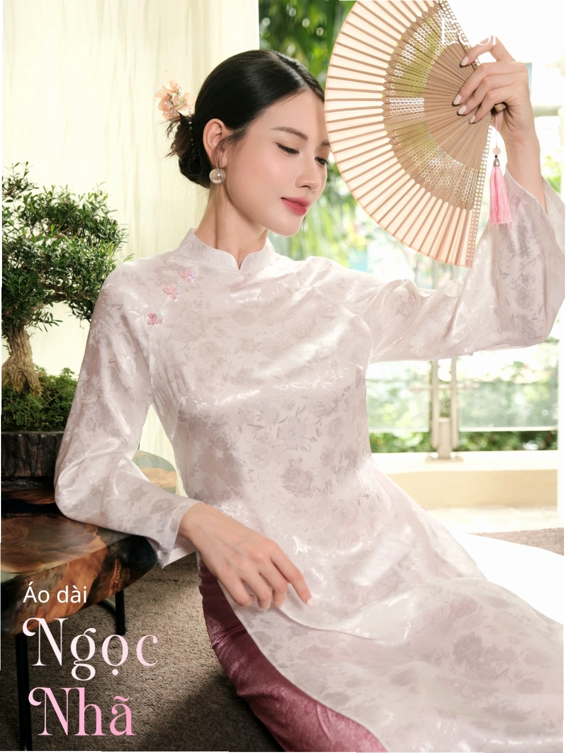 Áo dài cách tân nữ Econice Ngọc Nhã tay lỡ, cổ đứng, màu hồng pastel nổi bật