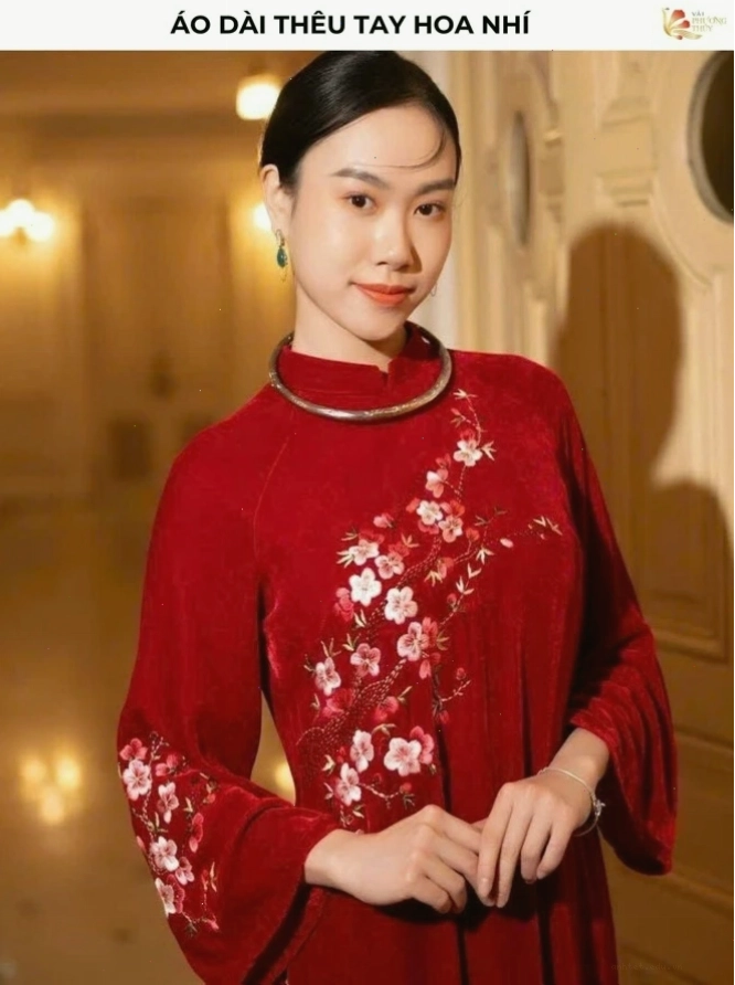Áo dài cách tân tay lỡ màu trắng kem thêu họa tiết hoa nhí nhỏ li ti