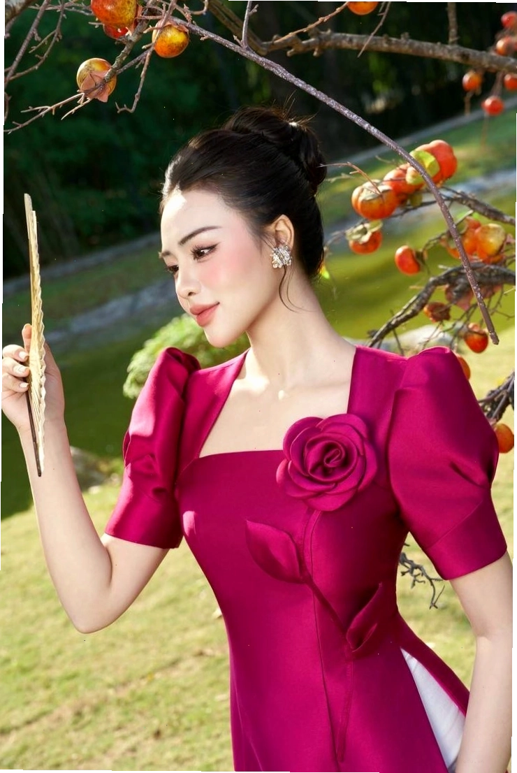 Áo dài cổ vuông chất liệu lụa xanh dương