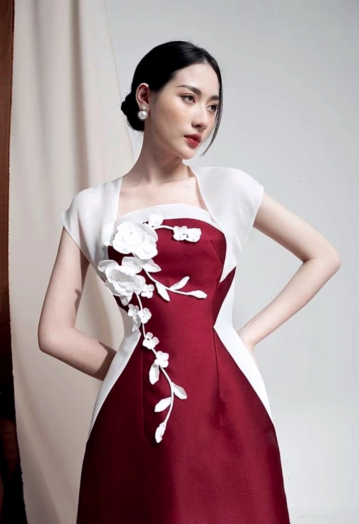 Áo dài cổ vuông chất liệu phi lụa đỏ đô