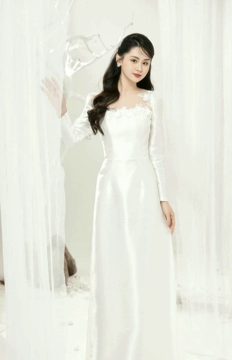 Áo dài cổ vuông lụa satin trắng phối ren vai