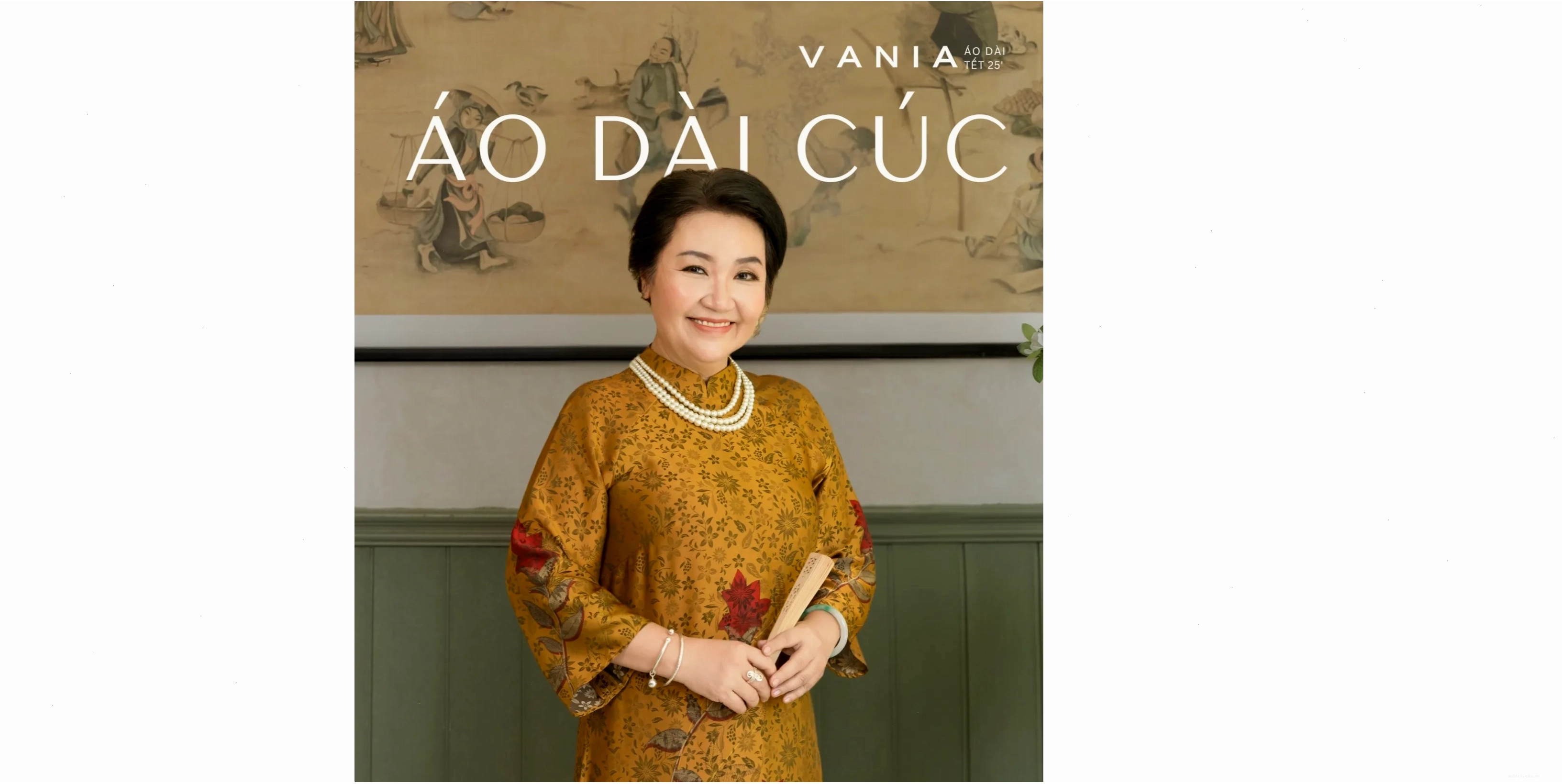 Áo dài cổ yếm cách tân màu vàng chanh, chất liệu gấm họa tiết hoa sen, tay bồng to
