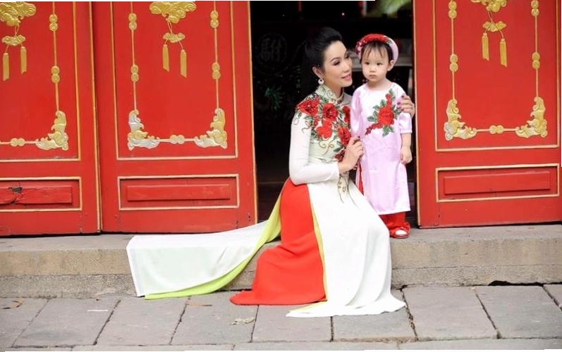 Áo dài đi lễ chùa đầu năm nên chọn màu gì?