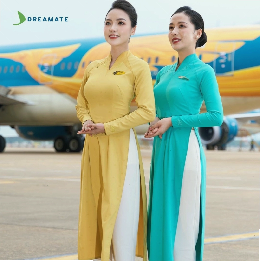 Áo dài đồng phục màu tím than, họa tiết hình học trừu tượng