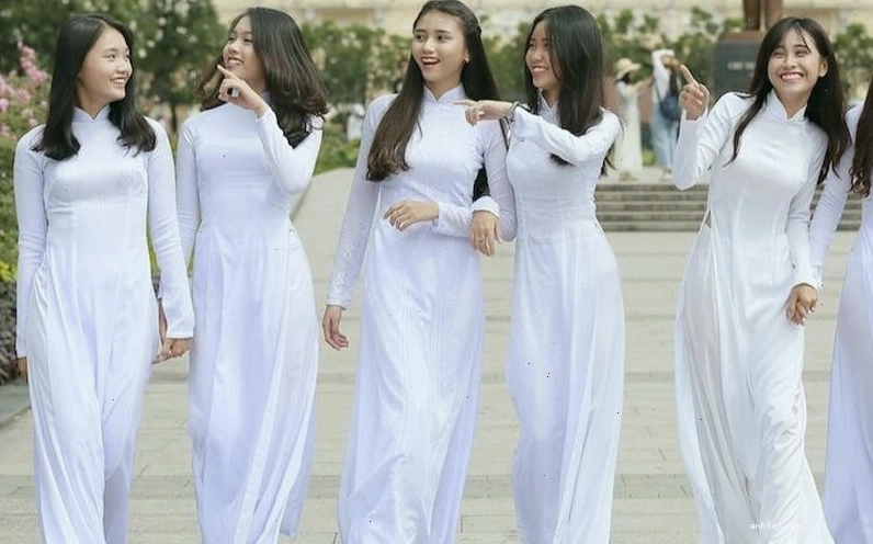 Áo dài học sinh màu trắng xanh