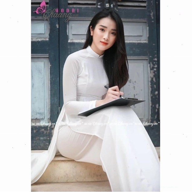 Áo dài học sinh trắng kem may sẵn, chất liệu chiffon mềm mại, cổ tròn