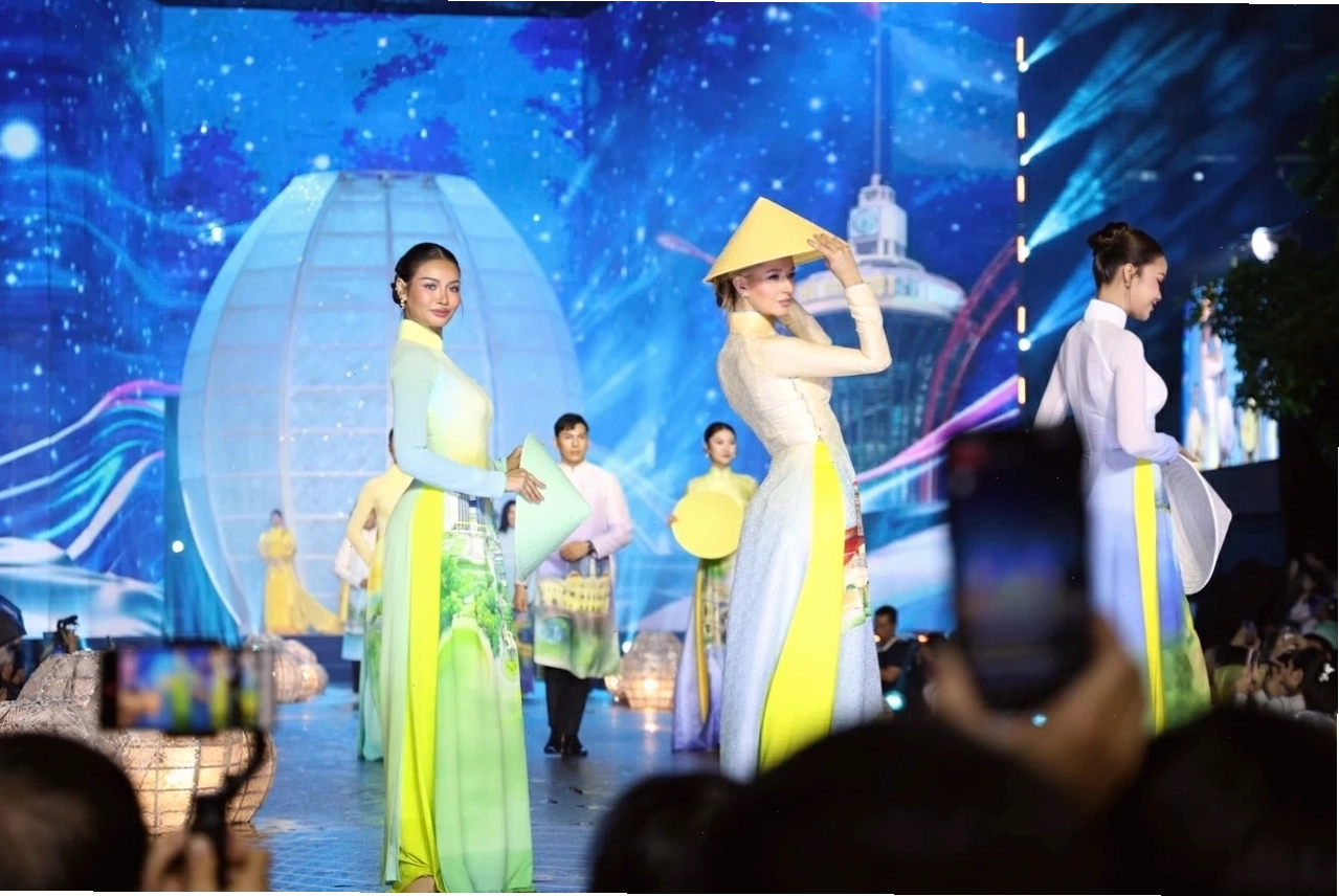 Áo dài lễ hội đa dạng về kiểu dáng và màu sắc