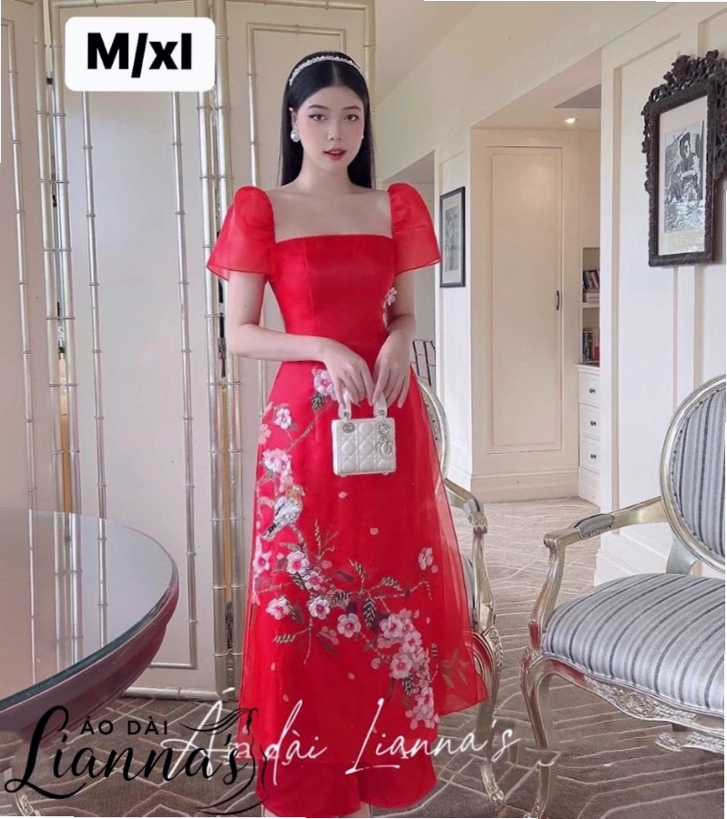 Áo dài lễ hội màu sắc tươi sáng, họa tiết độc đáo