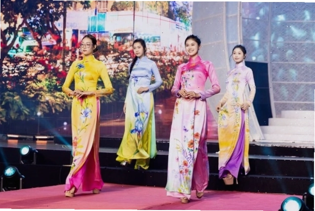 Áo dài lễ hội với các gam màu pastel nhẹ nhàng