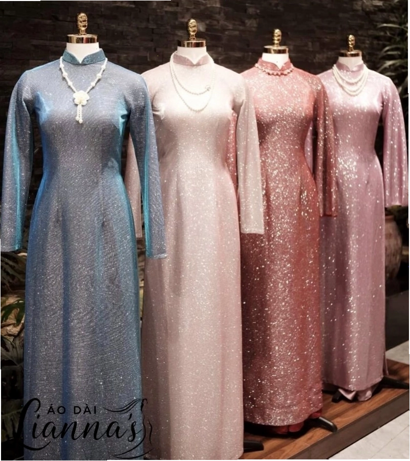 Áo dài lễ hội với tay phồng và cổ yếm quyến rũ