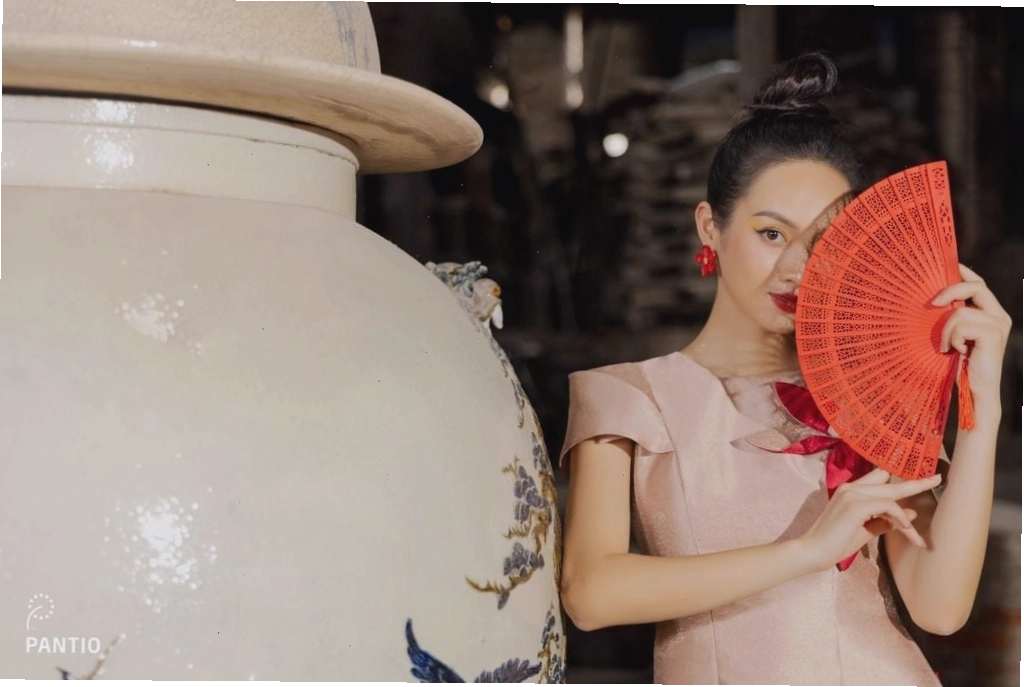 Áo dài lụa mềm mại, tôn dáng người mặc