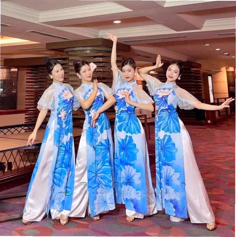 Áo dài múa cổ điển họa tiết tre trúc, chất liệu lụa