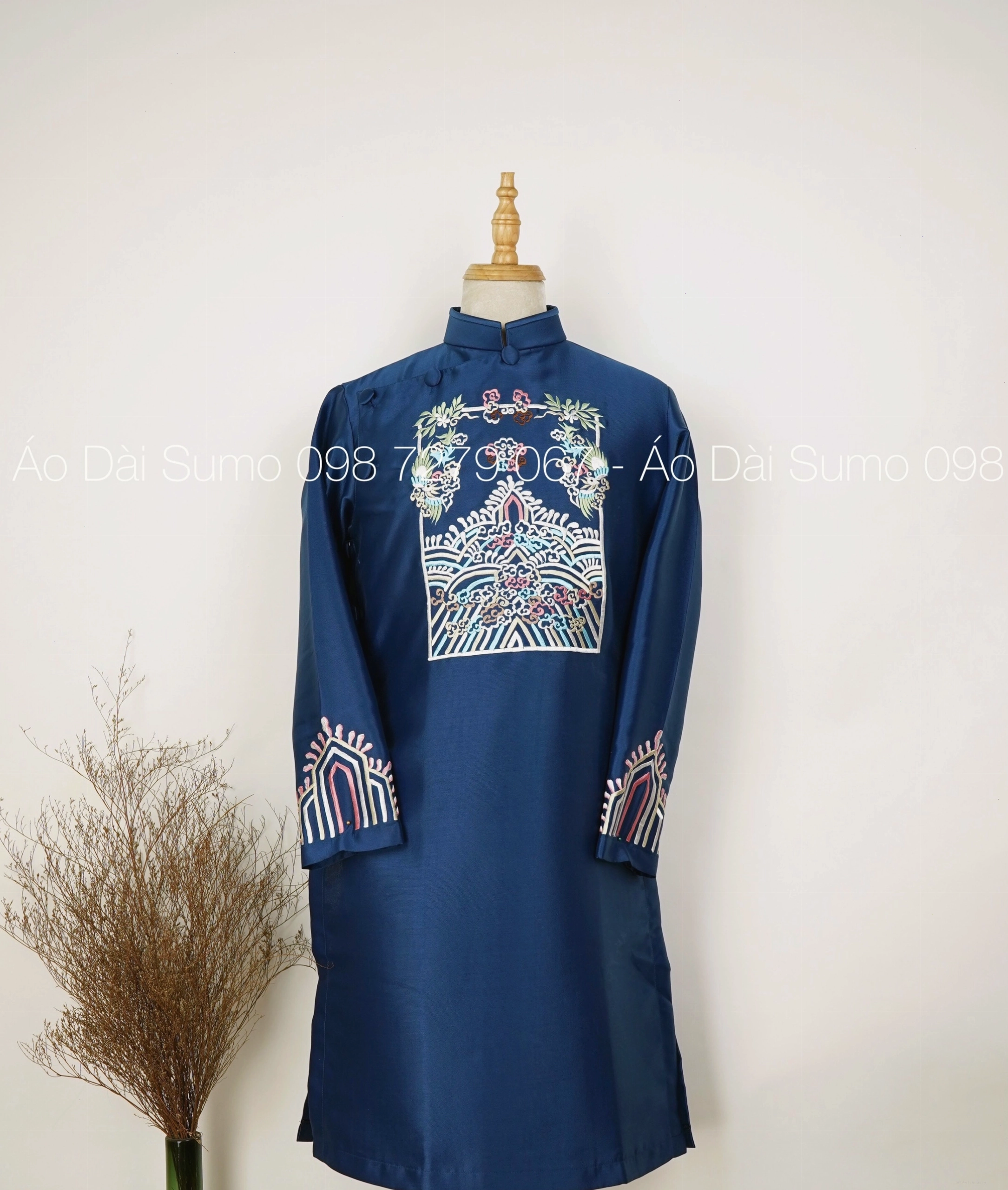 Áo dài nam bigsize thêu hoa văn tinh xảo