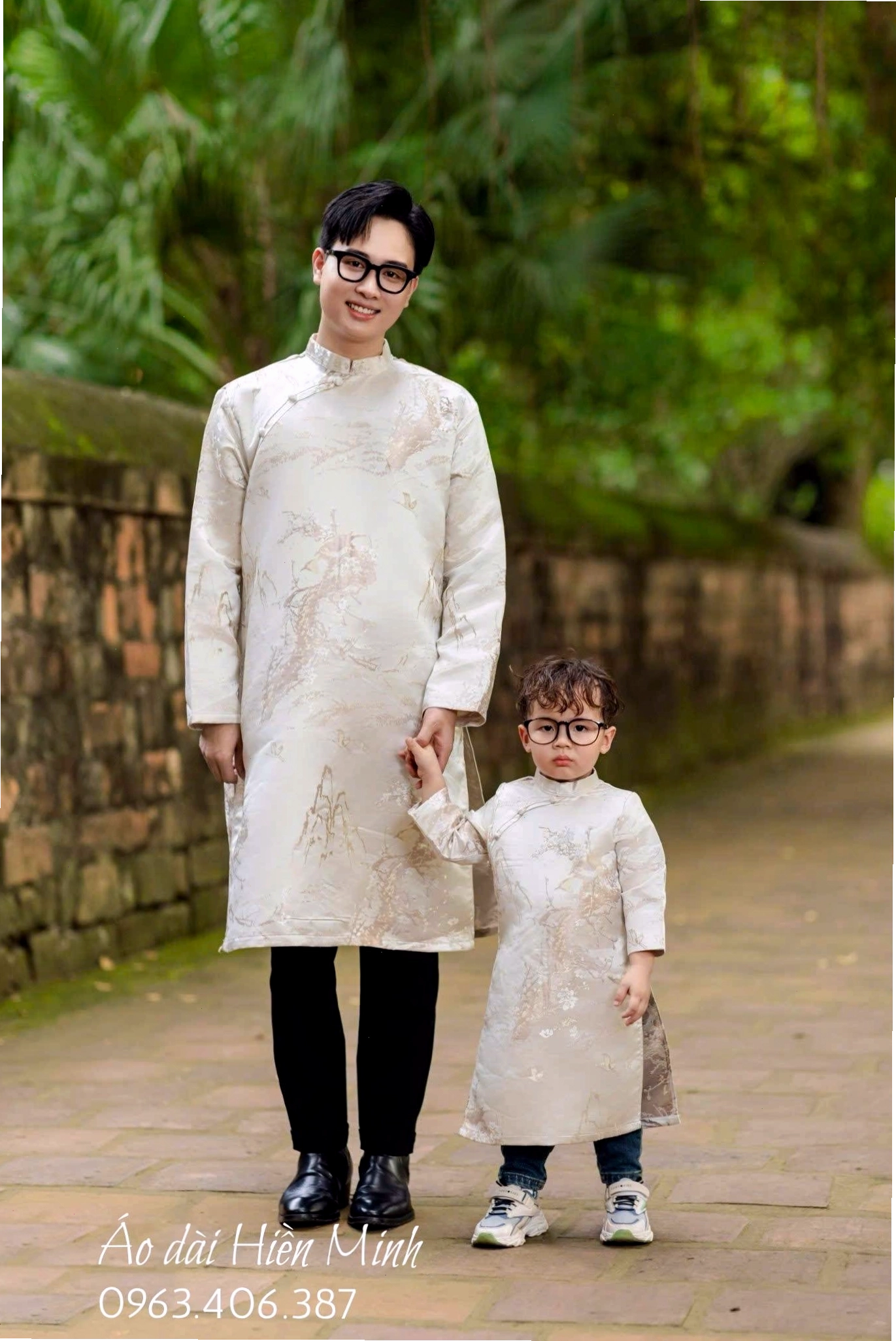Áo dài nam vải gấm họa tiết trừu tượng, màu xám khói.