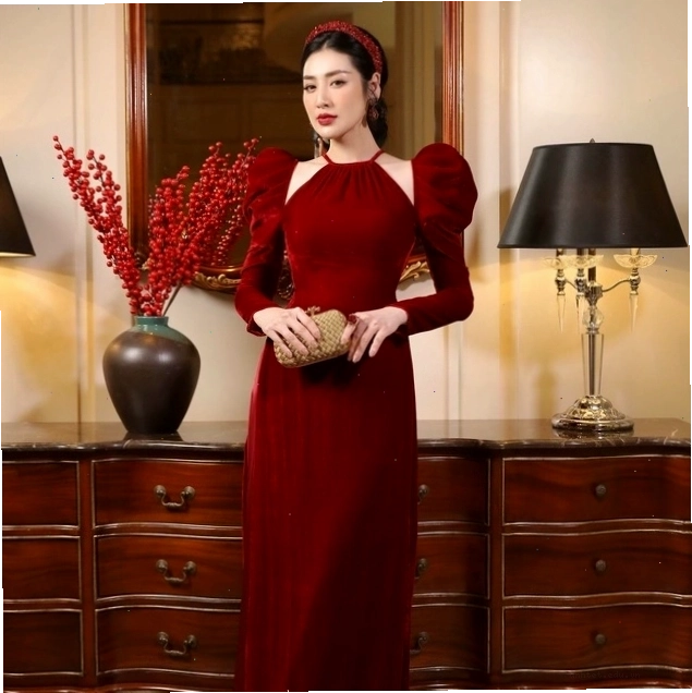 Áo dài nhung cổ yếm xẻ vai tay bồng màu đỏ rượu vang