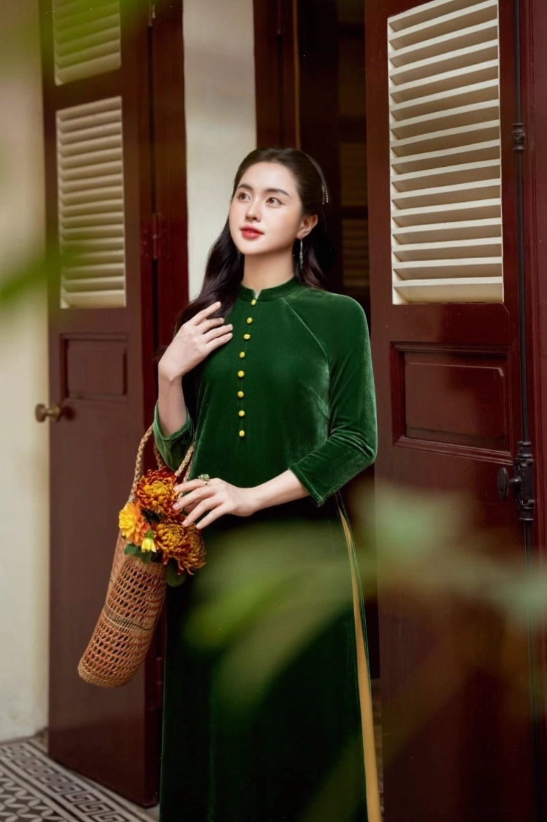 Áo dài nhung xanh lá cây thanh lịch, cổ tròn, tay lỡ