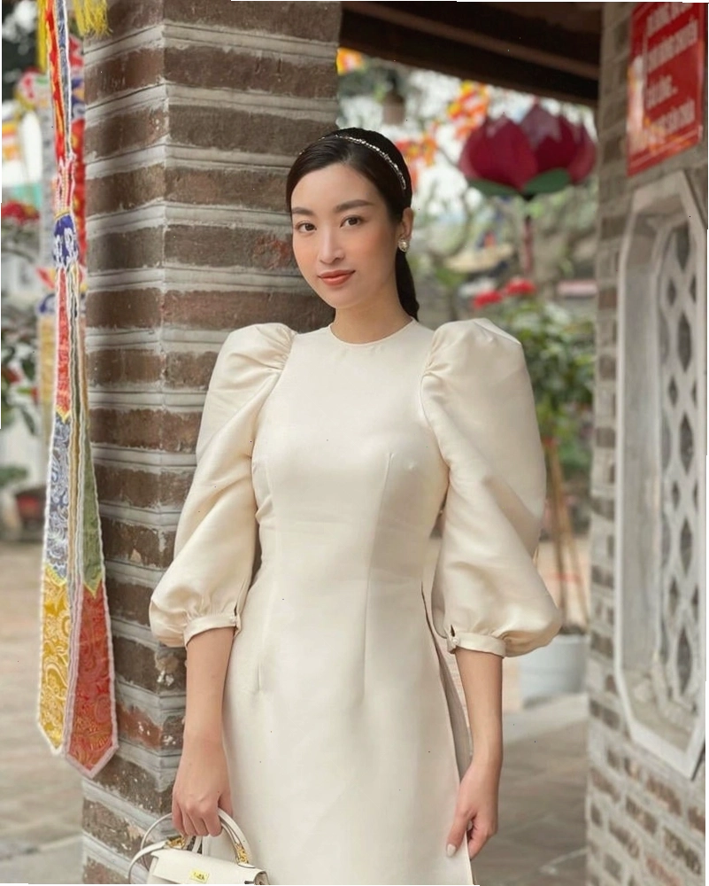 Áo dài tay phồng cổ điển màu nâu socola, sang trọng và bí ẩn