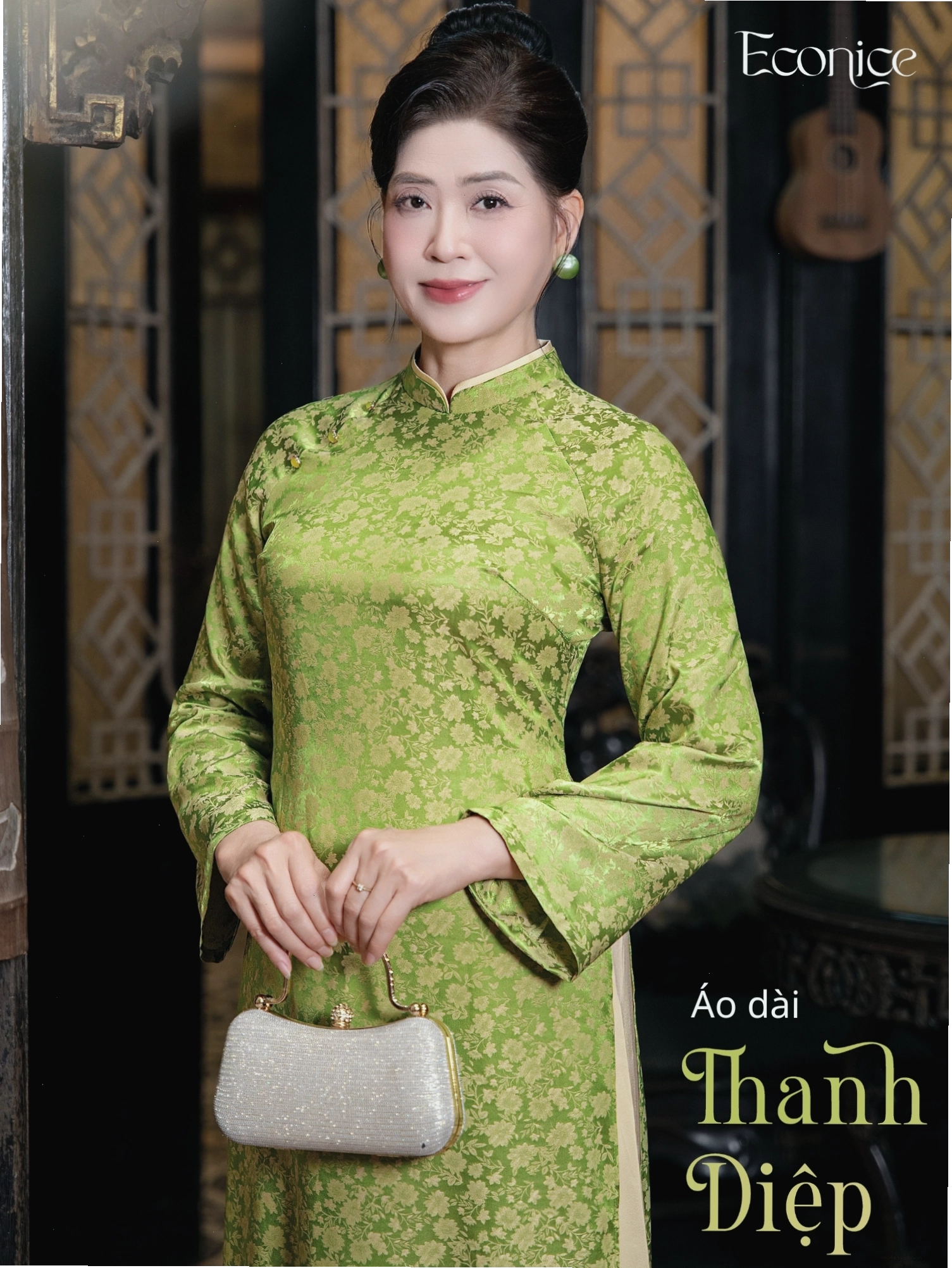 Áo dài tết nữ cách tân màu đỏ tươi