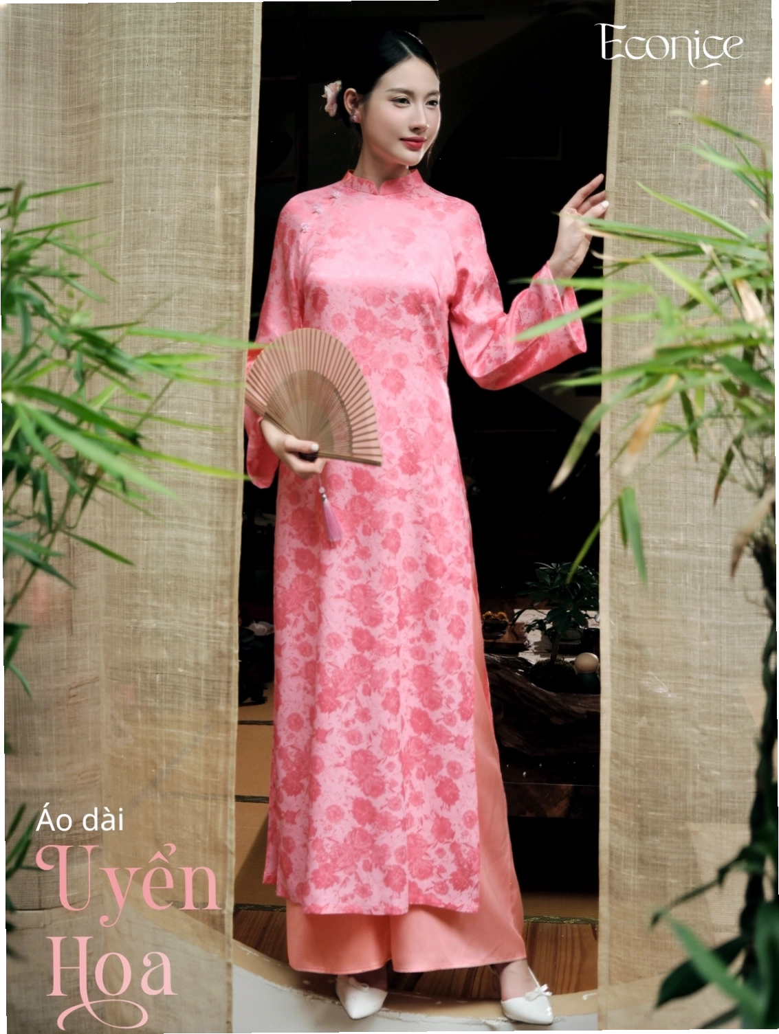 Áo dài tết nữ cách tân màu hồng pastel chất liệu gấm