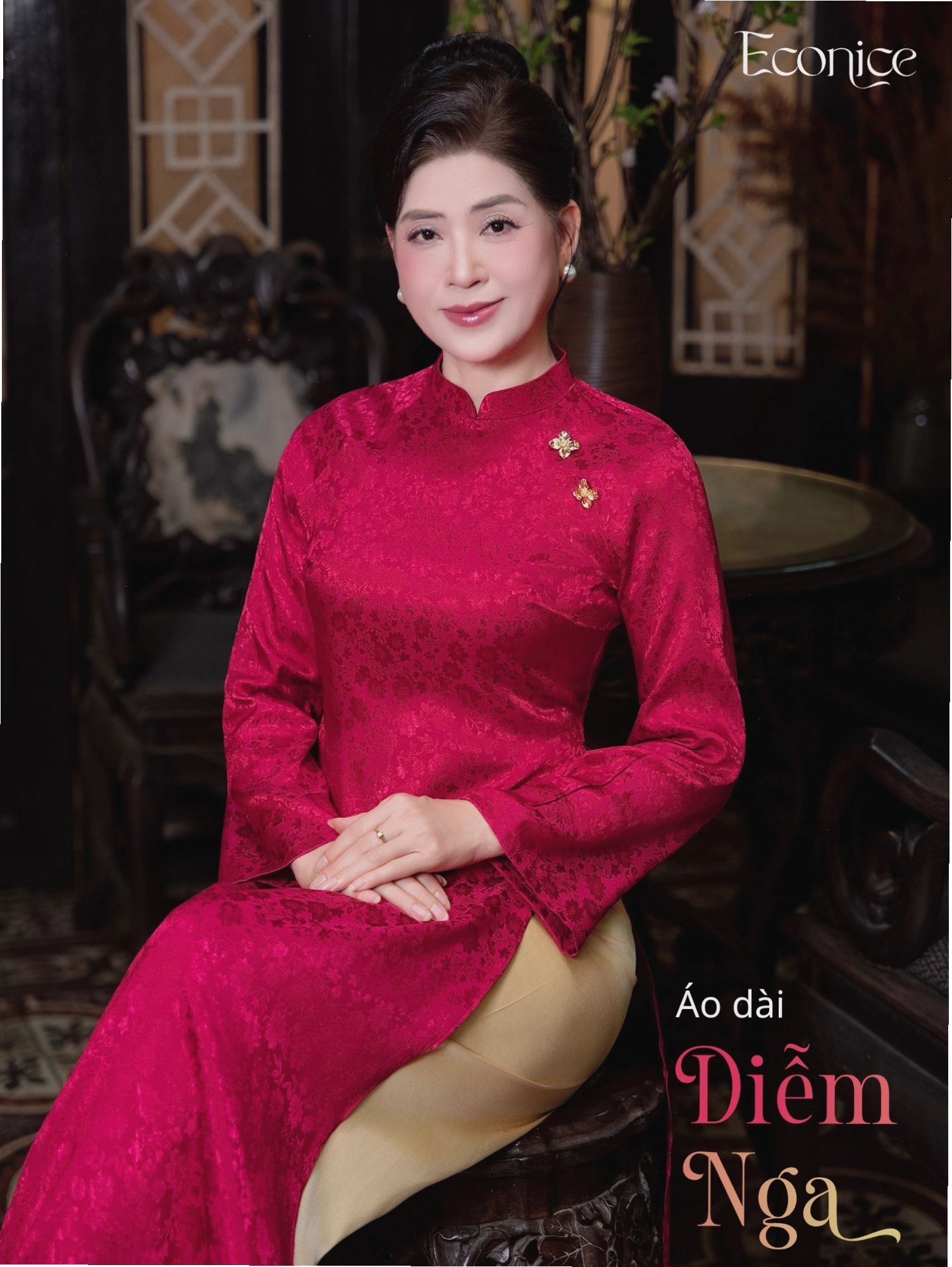 Áo dài tết nữ cách tân màu vàng nghệ