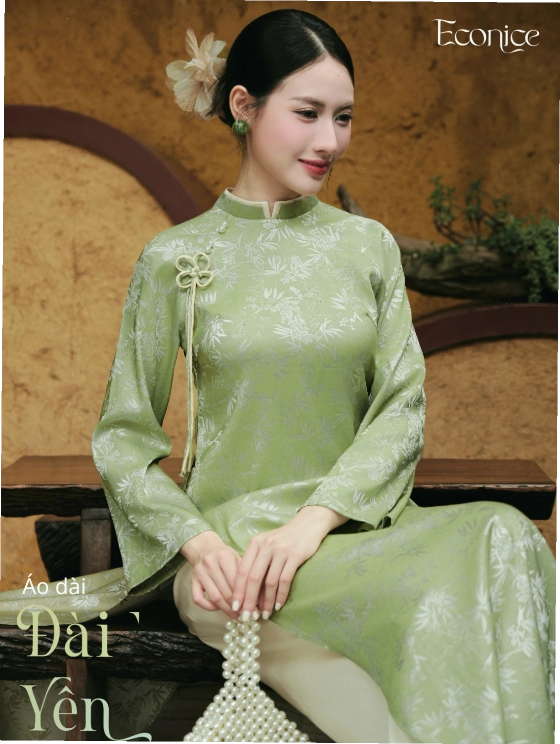 Áo dài tết nữ cách tân màu xanh dương đậm