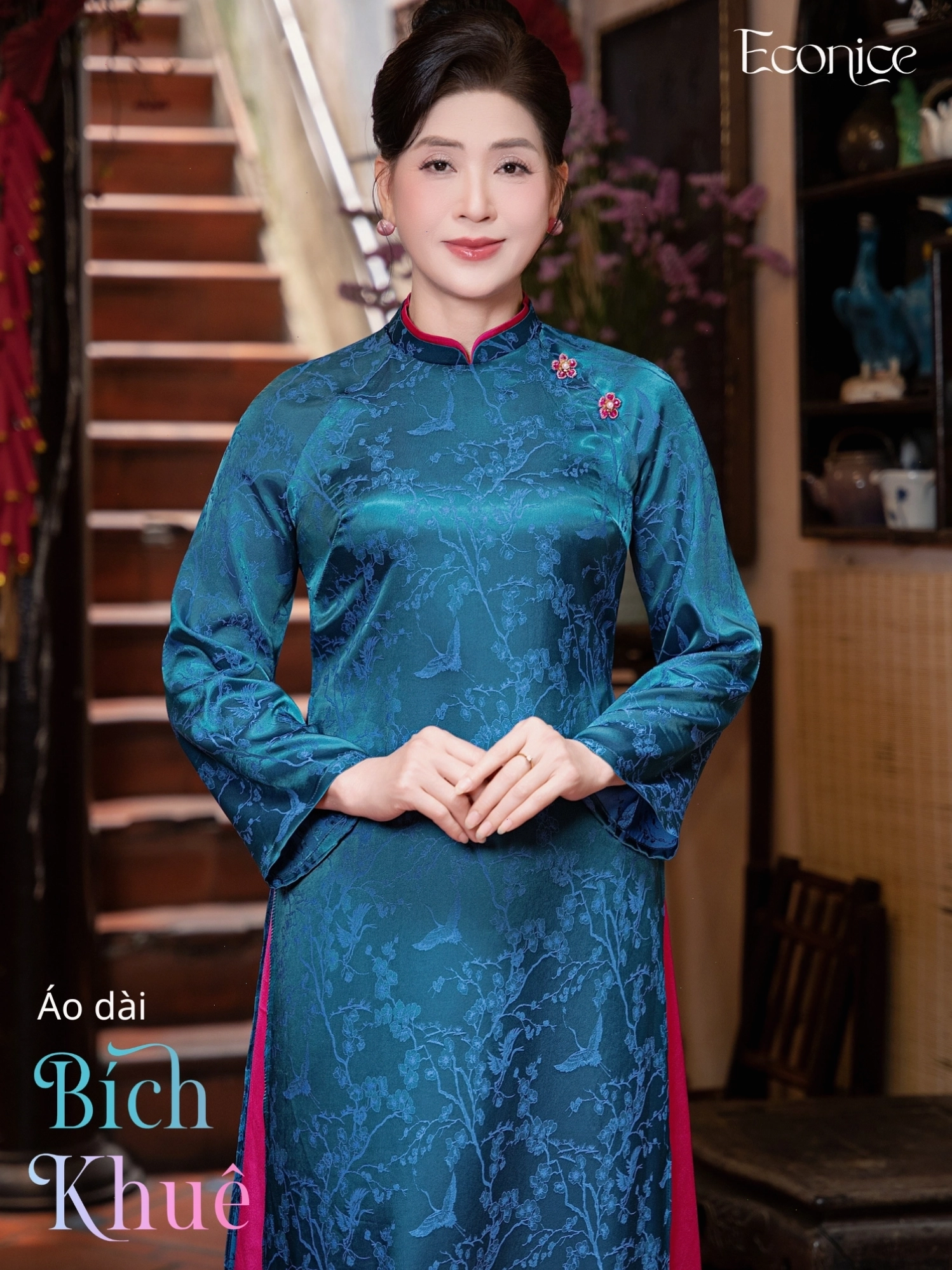 Áo dài tết nữ cách tân màu xanh lá cây