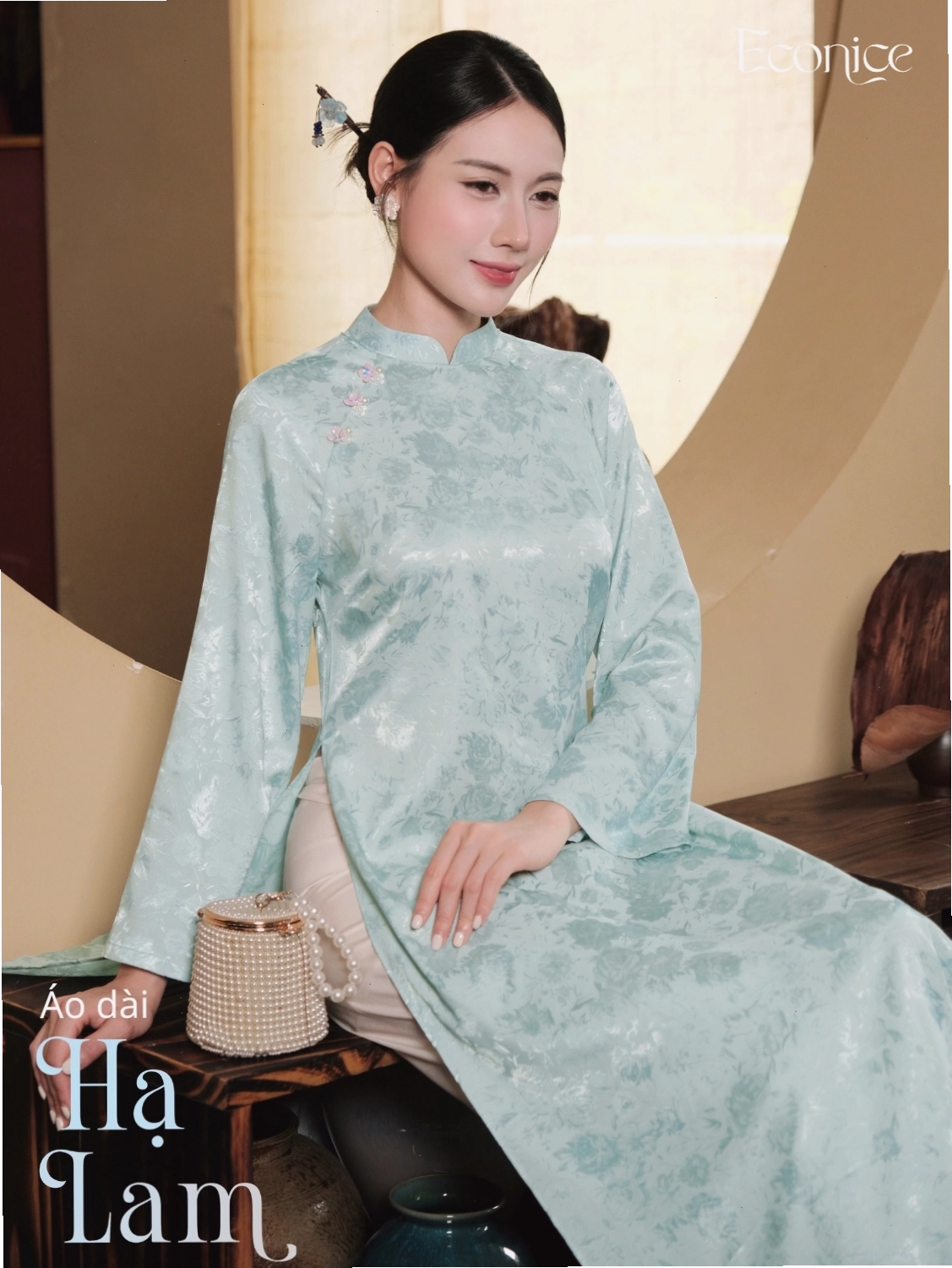 Áo dài tết nữ cách tân màu xanh ngọc với họa tiết hoa nhí, tay phồng