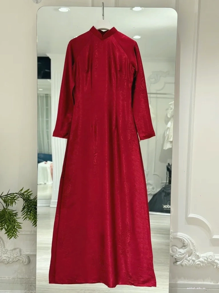 Áo Dài Truyền Thống Lụa Hồng Vân Màu Đỏ, cổ tròn, tay dài