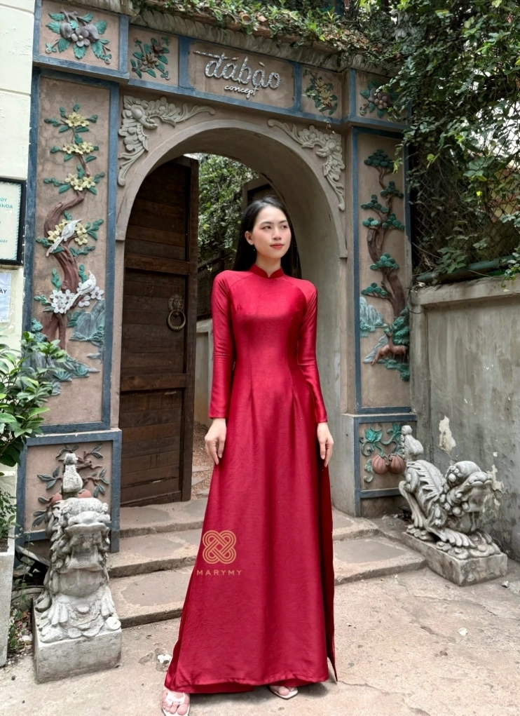 Áo Dài Truyền Thống Lụa Thạch Anh Đỏ, cổ thuyền, tay dài