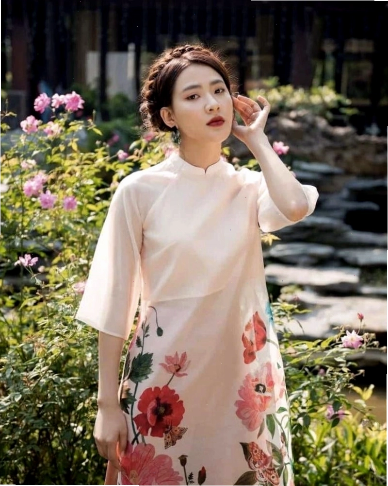 Áo dài voan tay loe cổ tròn màu trắng tinh khôi