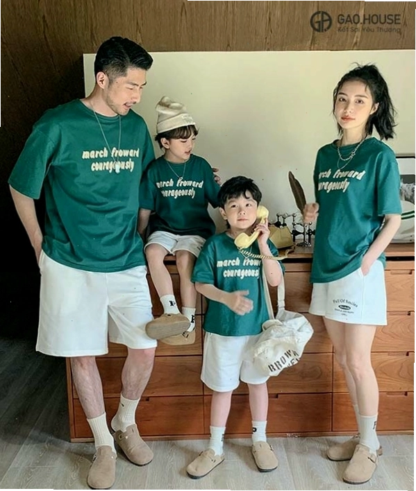 Áo đồng phục gia đình cổ tròn màu xanh, năng động và tươi mới