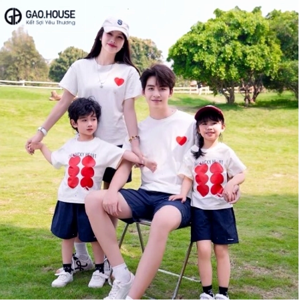 Áo gia đình cổ tròn màu trắng, hình in đơn giản tạo phong cách street style