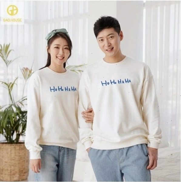 Áo hoodie vải nỉ da cá, thích hợp cho các cặp đôi trong tiết trời se lạnh