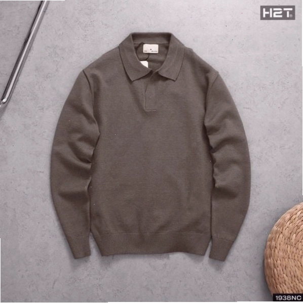 Áo len polo fitted màu xanh navy, phong cách tối giản