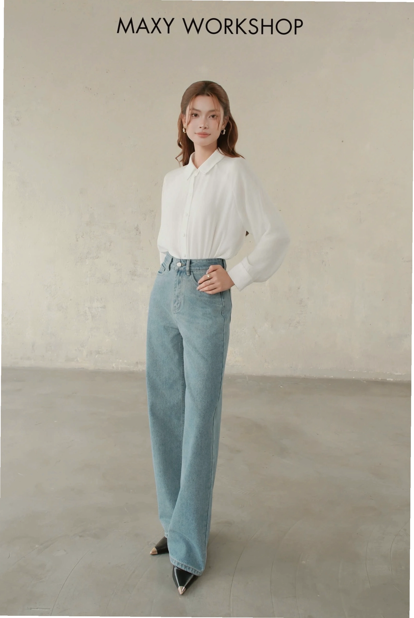 Áo sơ mi basic nữ màu xanh dương, phối cùng quần short kaki