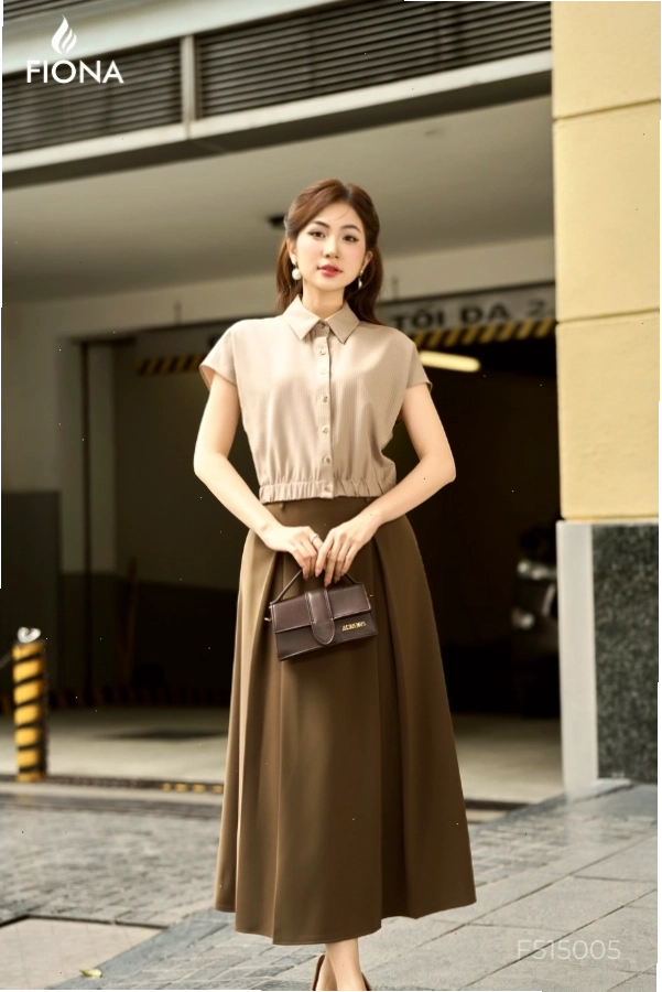 Áo sơ mi croptop kẻ sọc, dáng bo chun, tay liền, cổ đức phối cùng chân váy chữ A