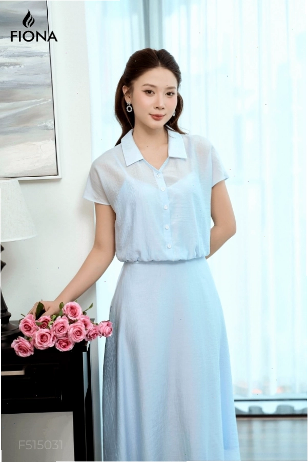 Áo sơ mi croptop tơ dáng bo gấu, cổ không chân màu hồng pastel phối cùng chân váy chữ A