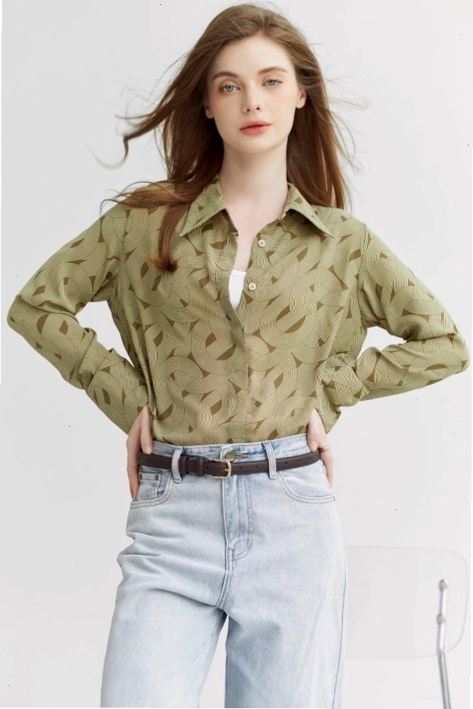Áo sơ mi nữ form rộng họa tiết trừu tượng phối cùng quần culottes