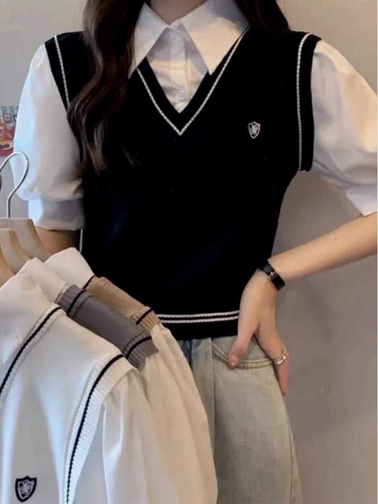 Áo sơ mi tay ngắn phối cùng gile style Hàn Quốc