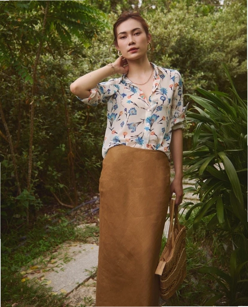 Áo sơ mi vintage nữ chất liệu voan, họa tiết hoa, tay dài.