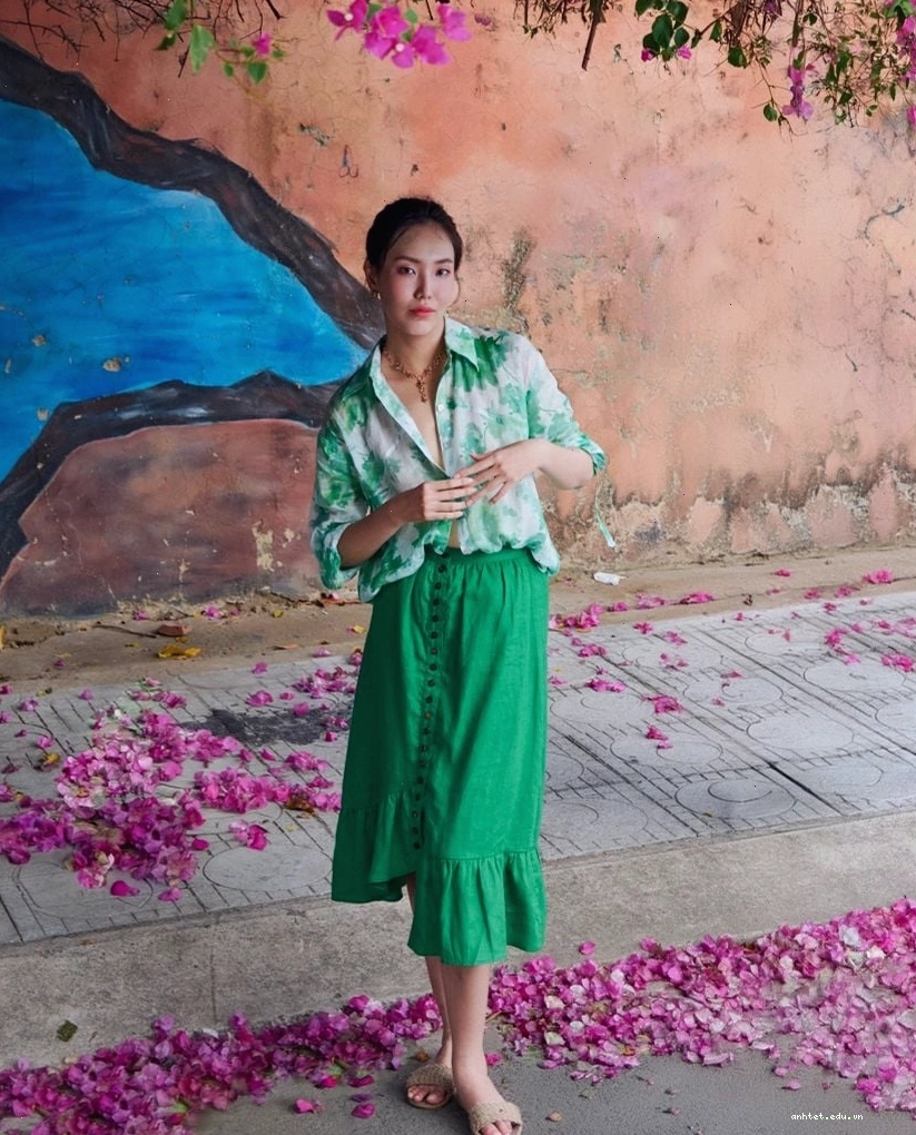Áo sơ mi vintage nữ linen, họa tiết hoa, dáng rộng.