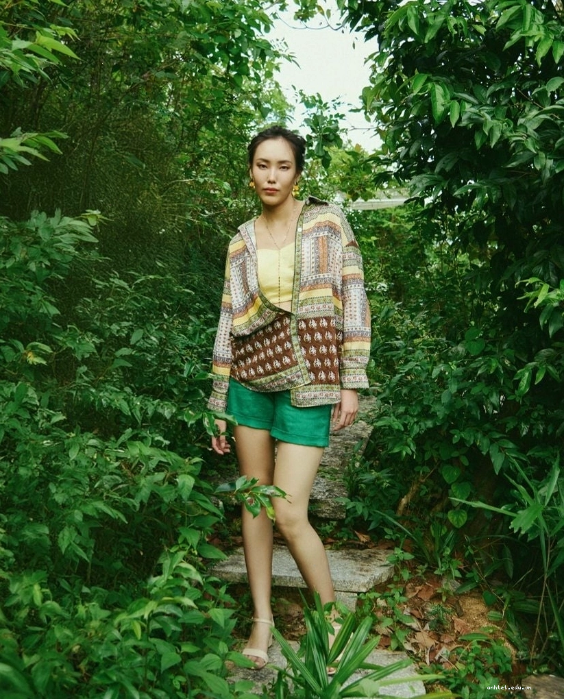 Áo sơ mi vintage nữ linen, họa tiết thổ cẩm, dáng rộng.
