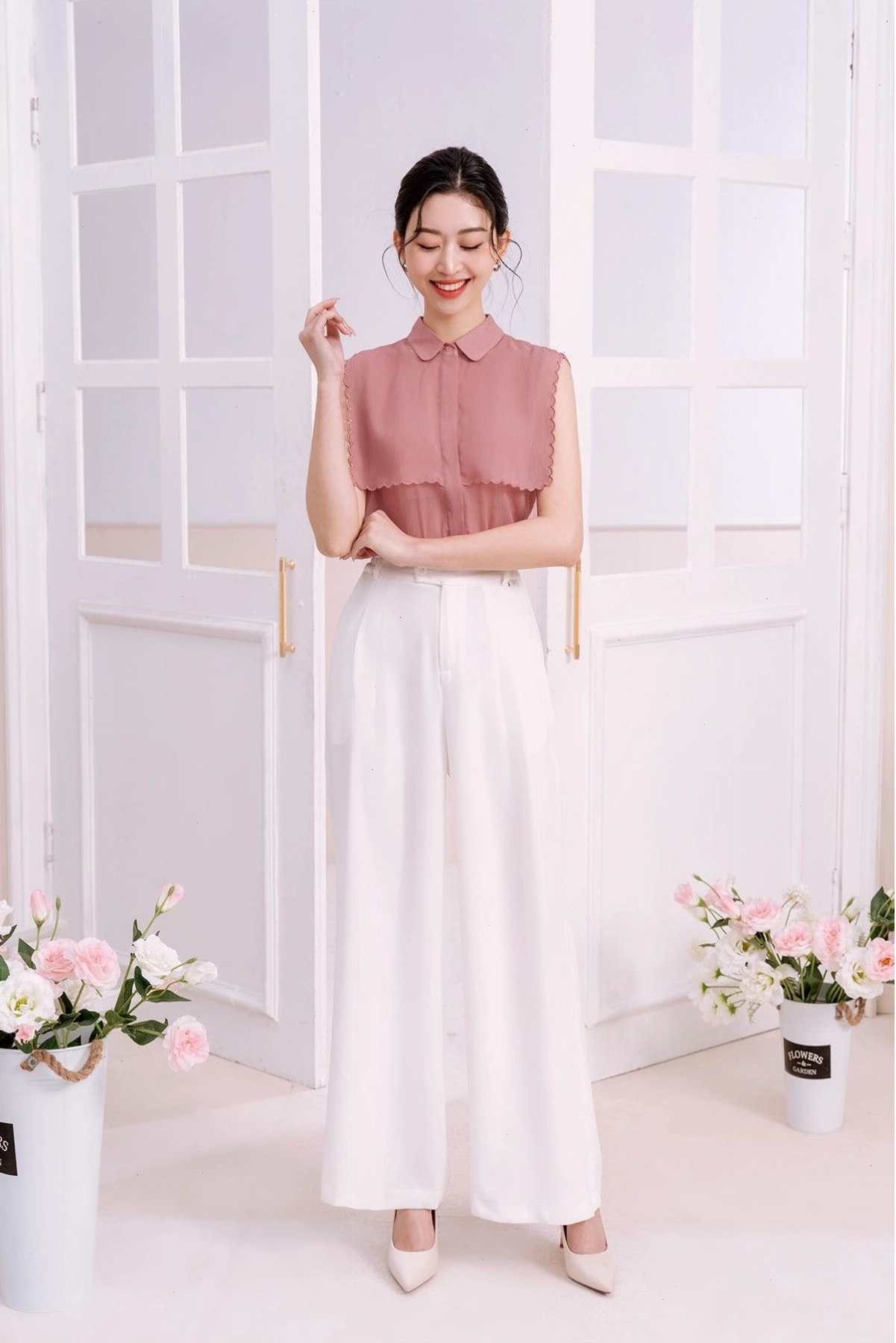 Áo sơ mi voan nữ sát nách màu trắng, cổ Đức