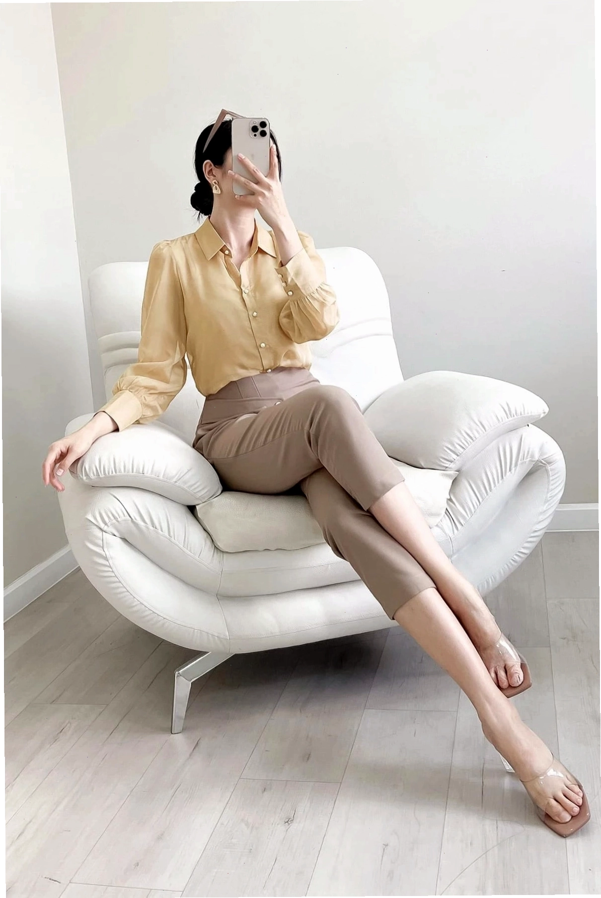 Áo sơ mi voan nữ vàng tay dài phồng cổ đức