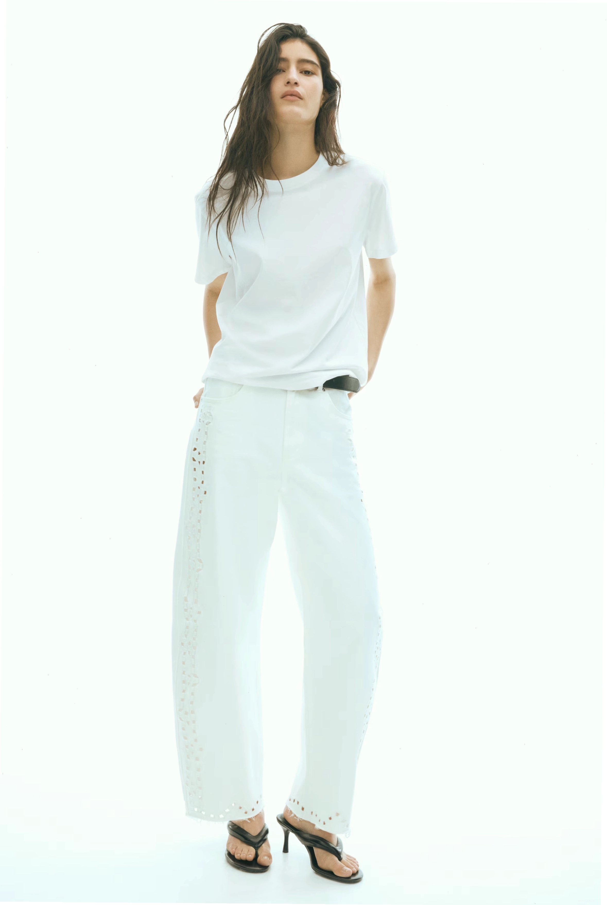 Áo thun cotton màu trắng basic