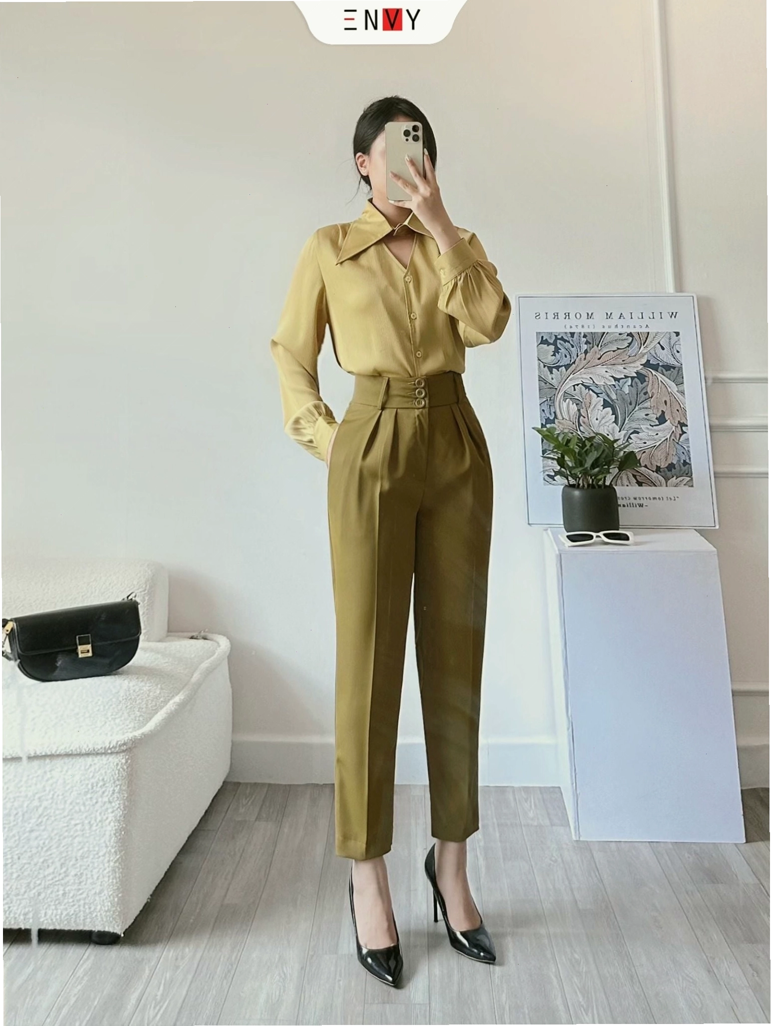 Cận cảnh chi tiết quần tây lưng cao ống rộng