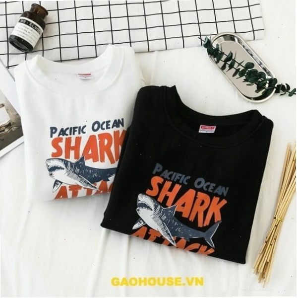 Cận cảnh hình in sắc nét trên áo đôi